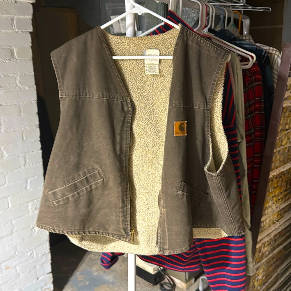 Men’s carhartt vintage vest. XL